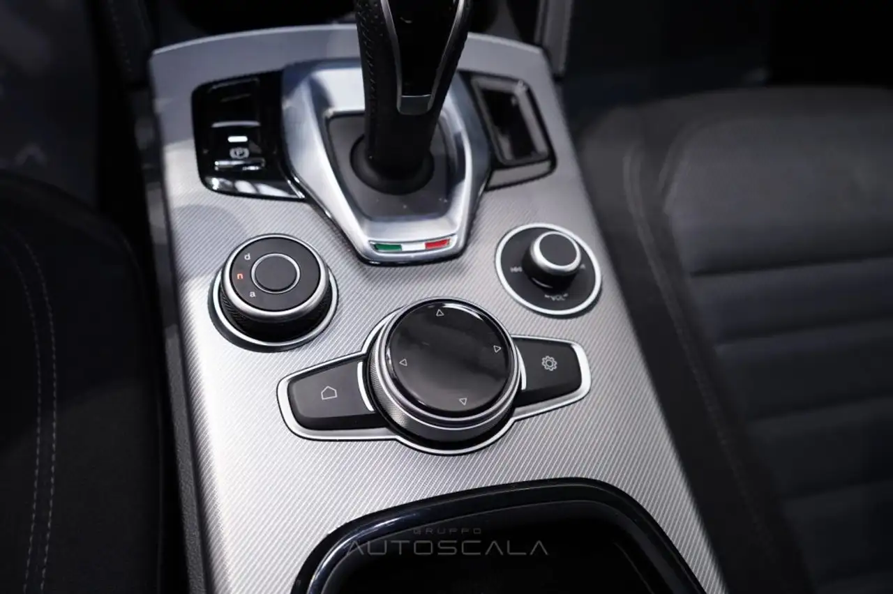 Alfa Romeo Stelvio 2024 — фото 22