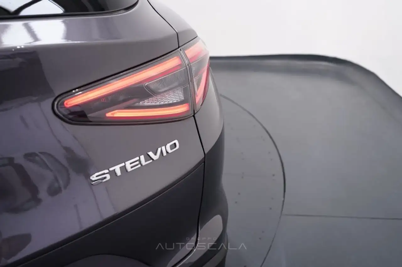 Alfa Romeo Stelvio 2024 — фото 33