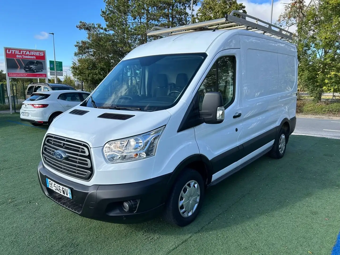 Ford Transit (10.800 HT) T330 L2H2 2.0 130ch Trend Blanc - 1