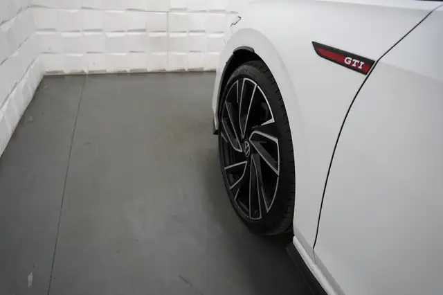 Volkswagen Golf view 29