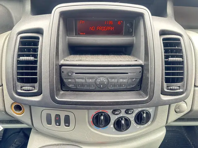 Opel Vivaro view 10