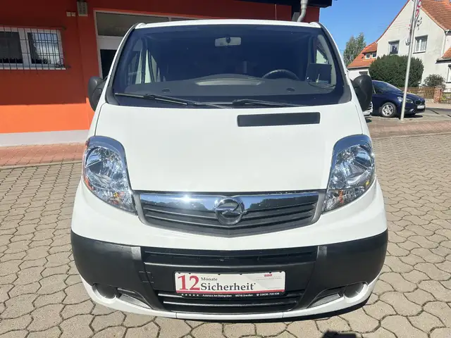 Opel Vivaro view 2