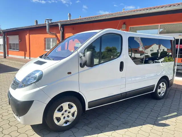 Opel Vivaro view 3