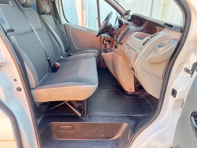 Opel Vivaro view 12