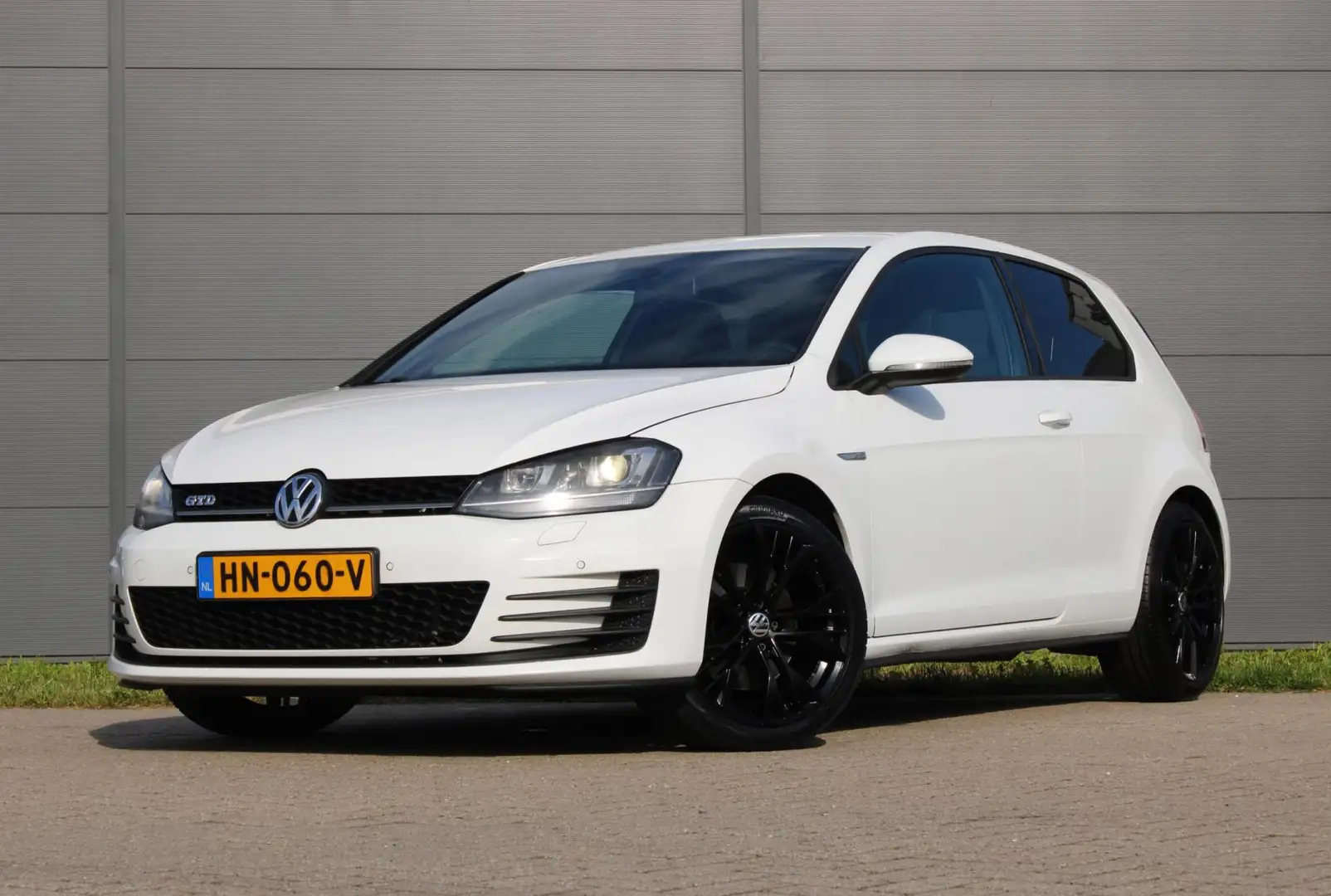 Volkswagen Golf GTD 2.0 TDI DSG DynAudio Wit - 2