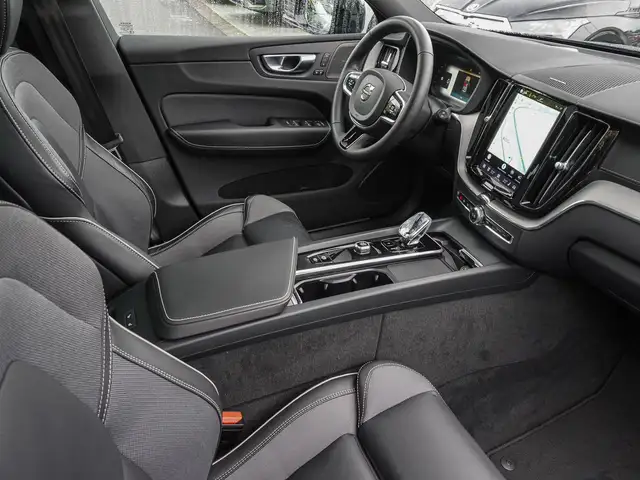 Volvo XC60 view 9
