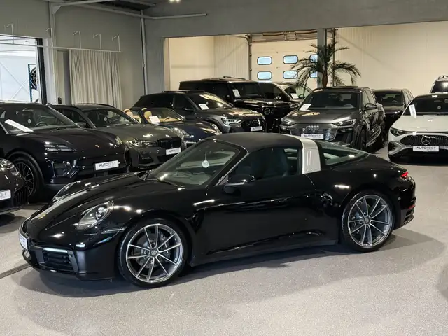 Porsche 911 view 15