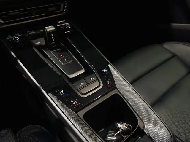 Porsche 911 view 5