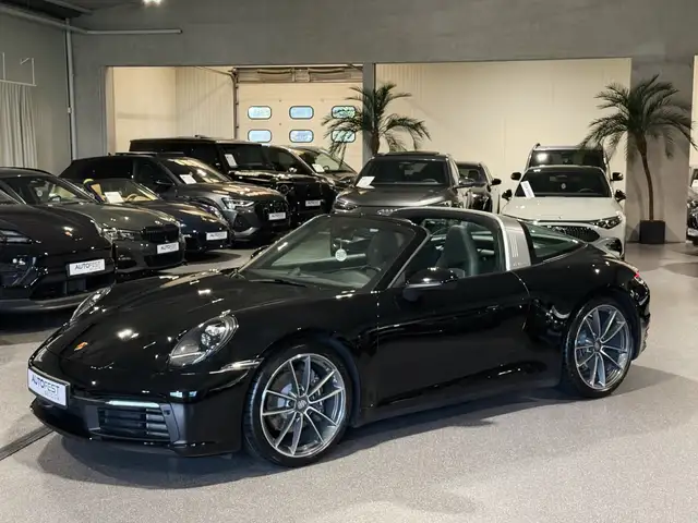 Porsche 911 view 10
