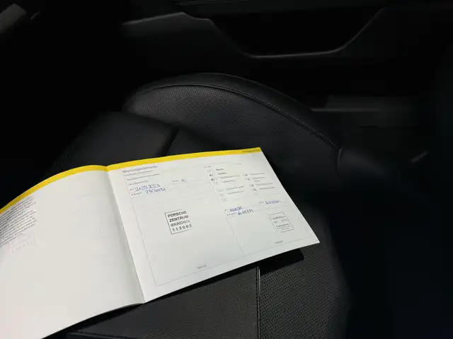Porsche 911 view 9