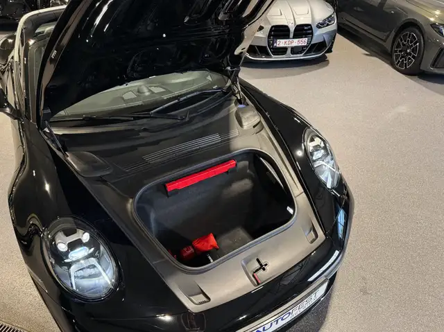 Porsche 911 view 6