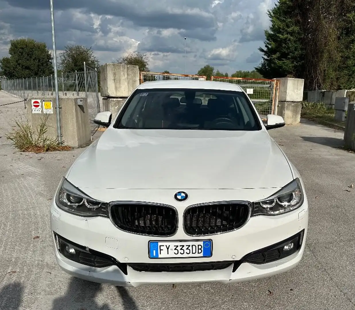 BMW 318 318d Sport - 2