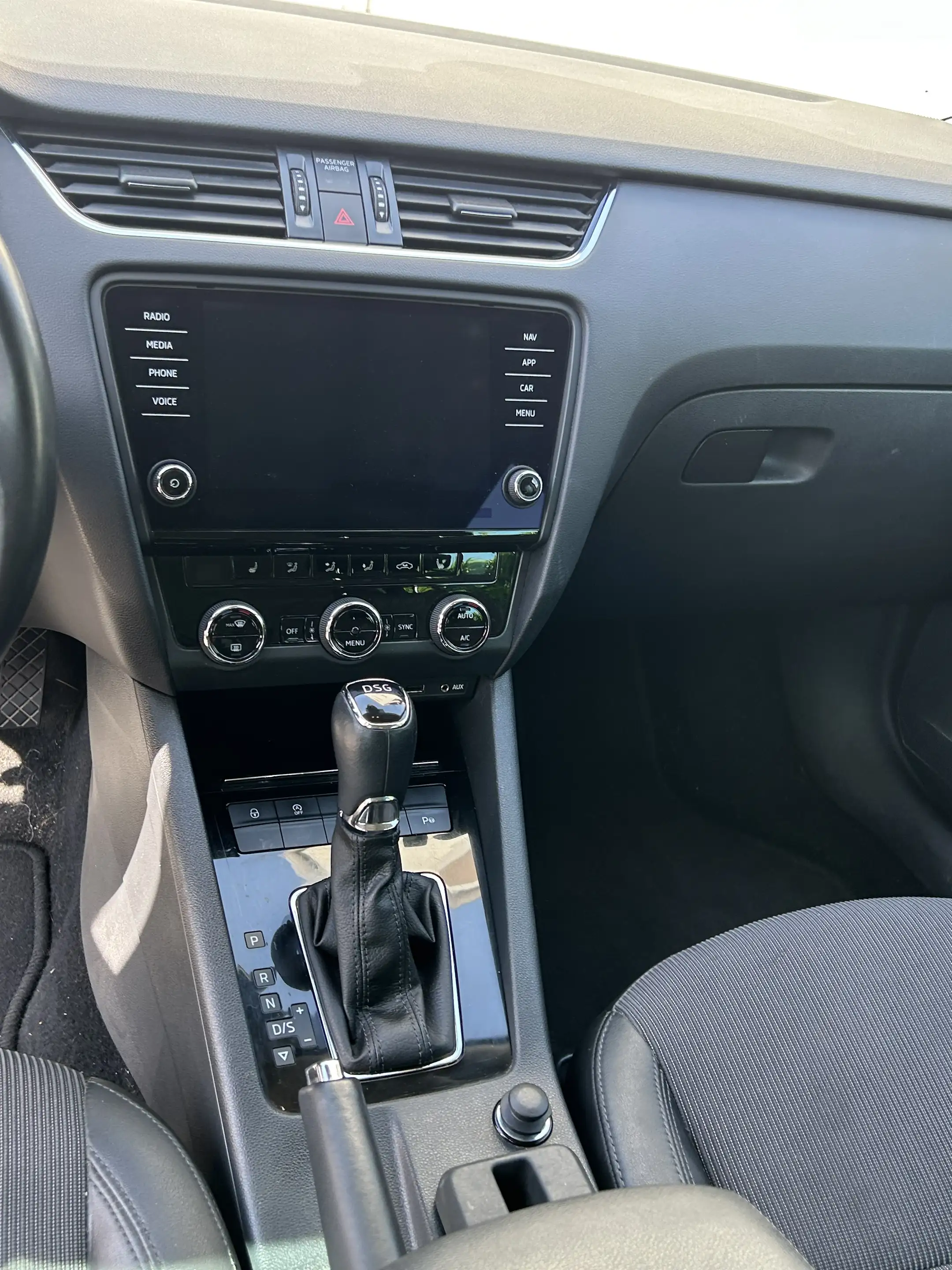 Skoda Octavia Combi 1,6 TDI Style DSG — photo 9