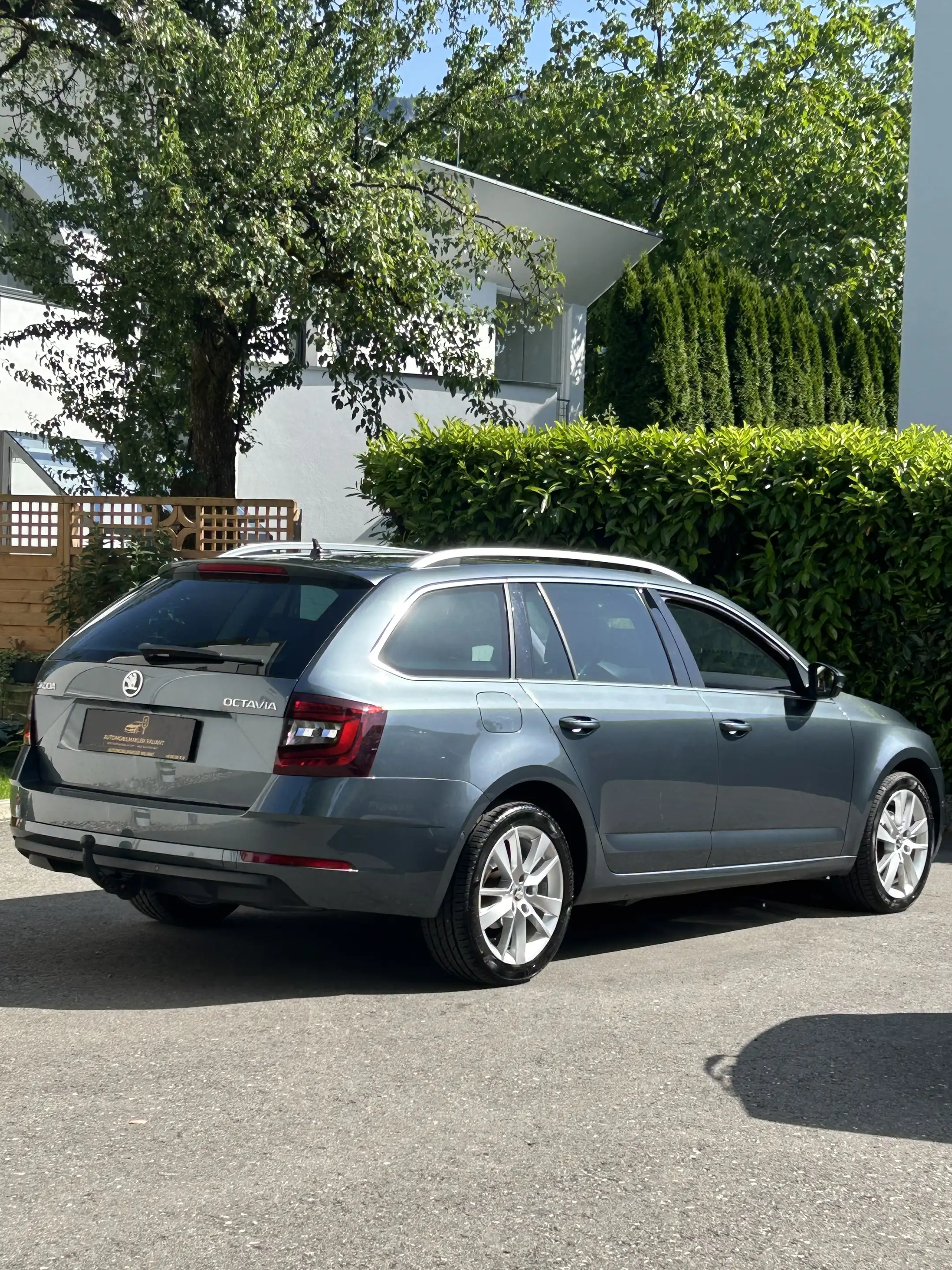 Skoda Octavia Combi 1,6 TDI Style DSG — photo 3