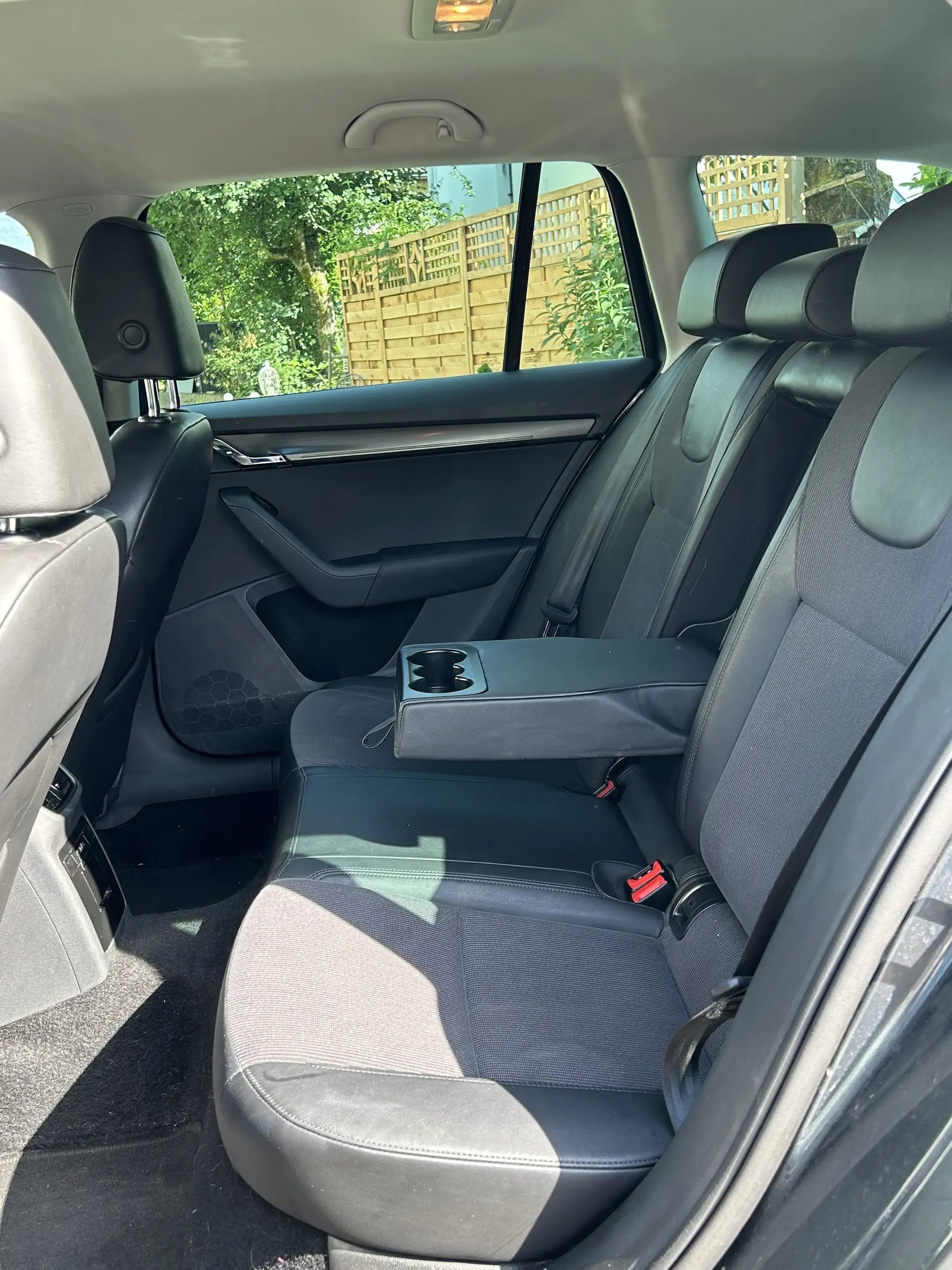 Skoda Octavia Combi 1,6 TDI Style DSG — photo 13