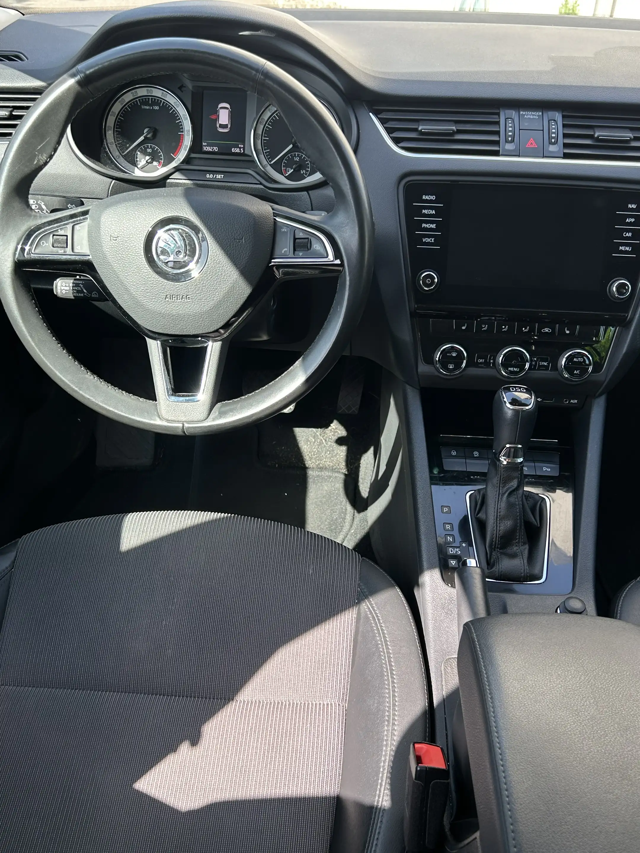 Skoda Octavia Combi 1,6 TDI Style DSG — photo 8