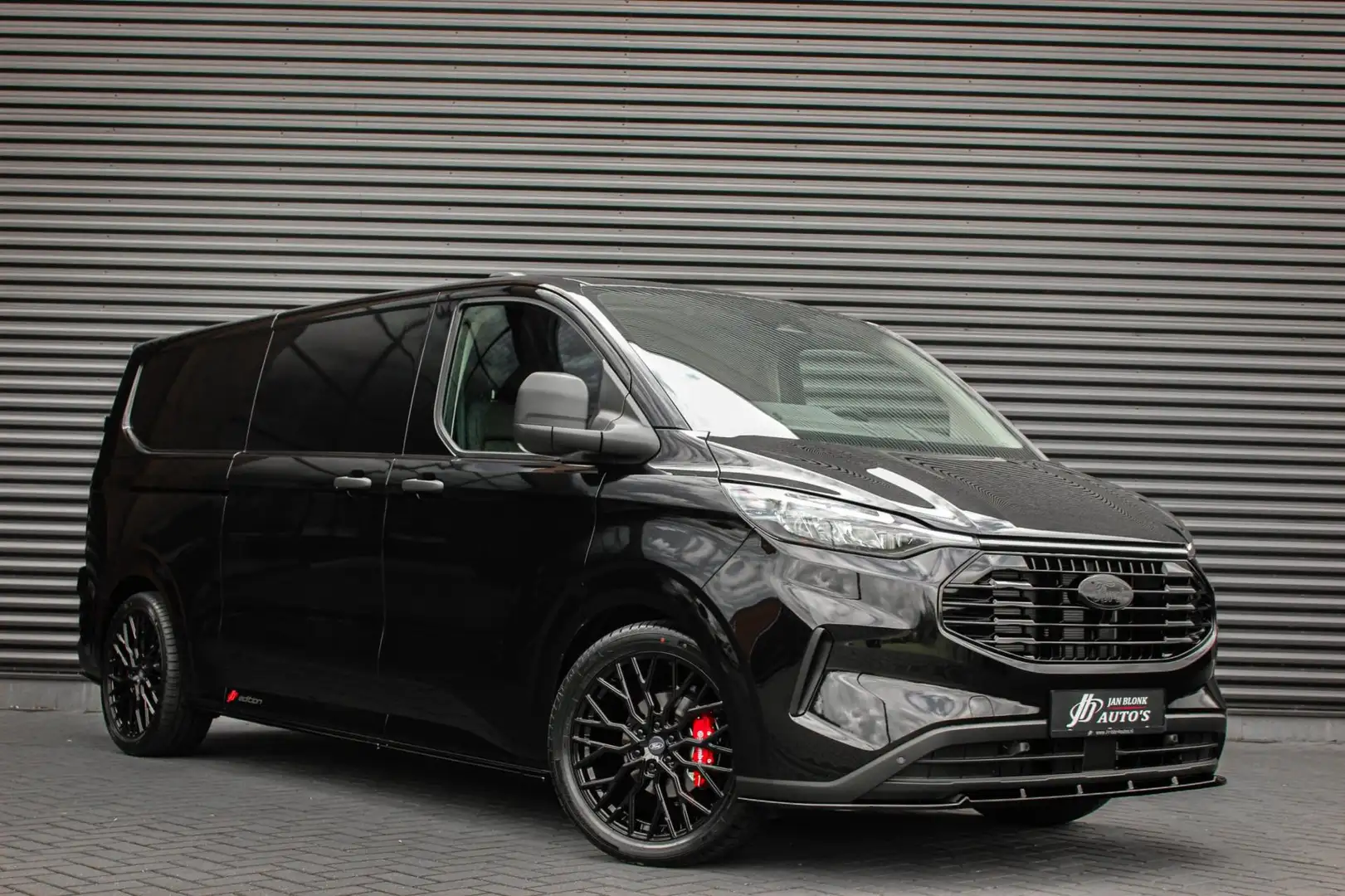Ford Transit Custom 2.0 TDCI L2H1 6-BAK 136PK JB- EDITION 2XSCHUIF / F Zwart - 2