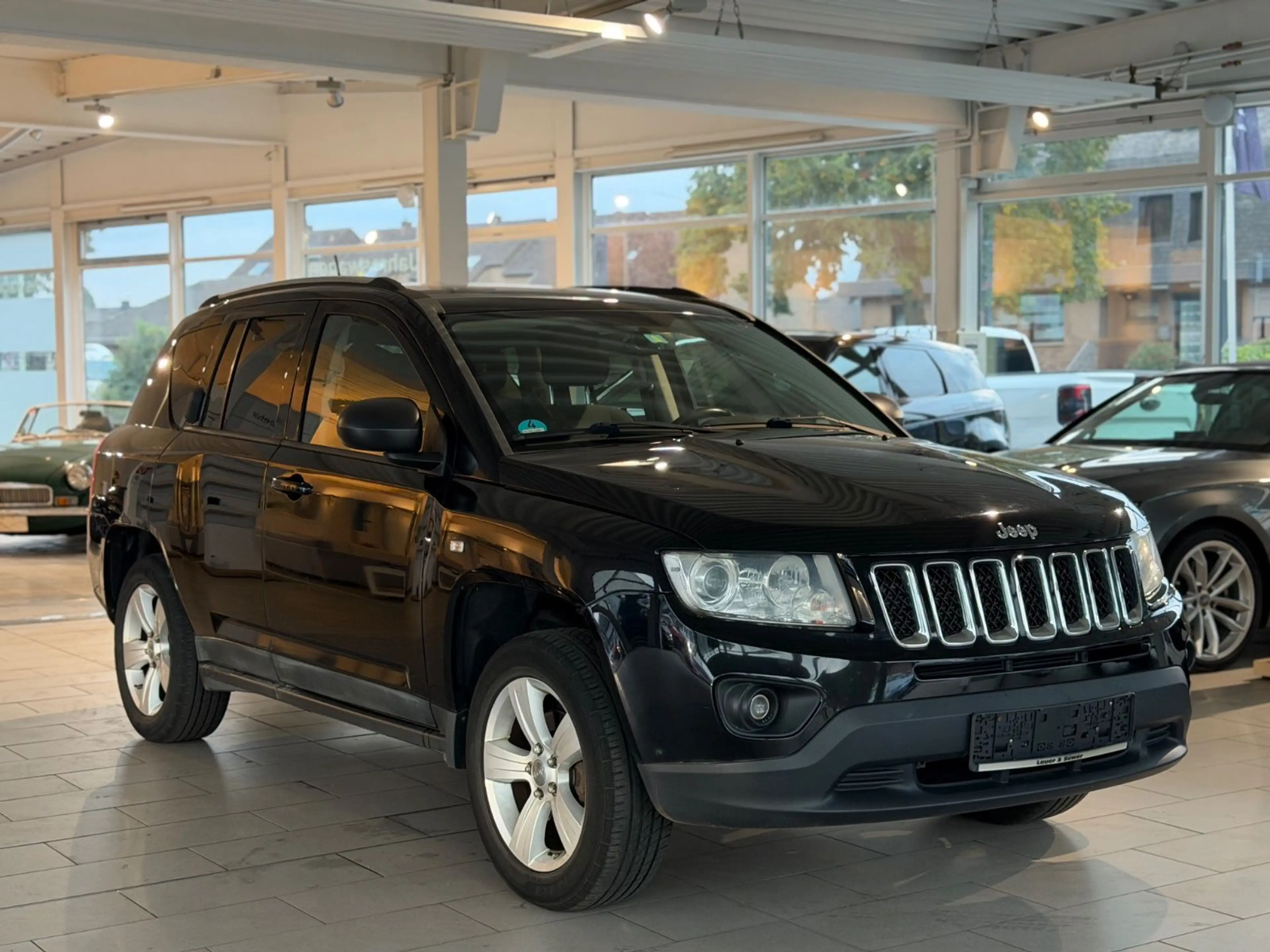 Jeep Compass Sport 4x2*KLIMA*SHZ*USB*TEMP.*TÜV NEU* — photo 7
