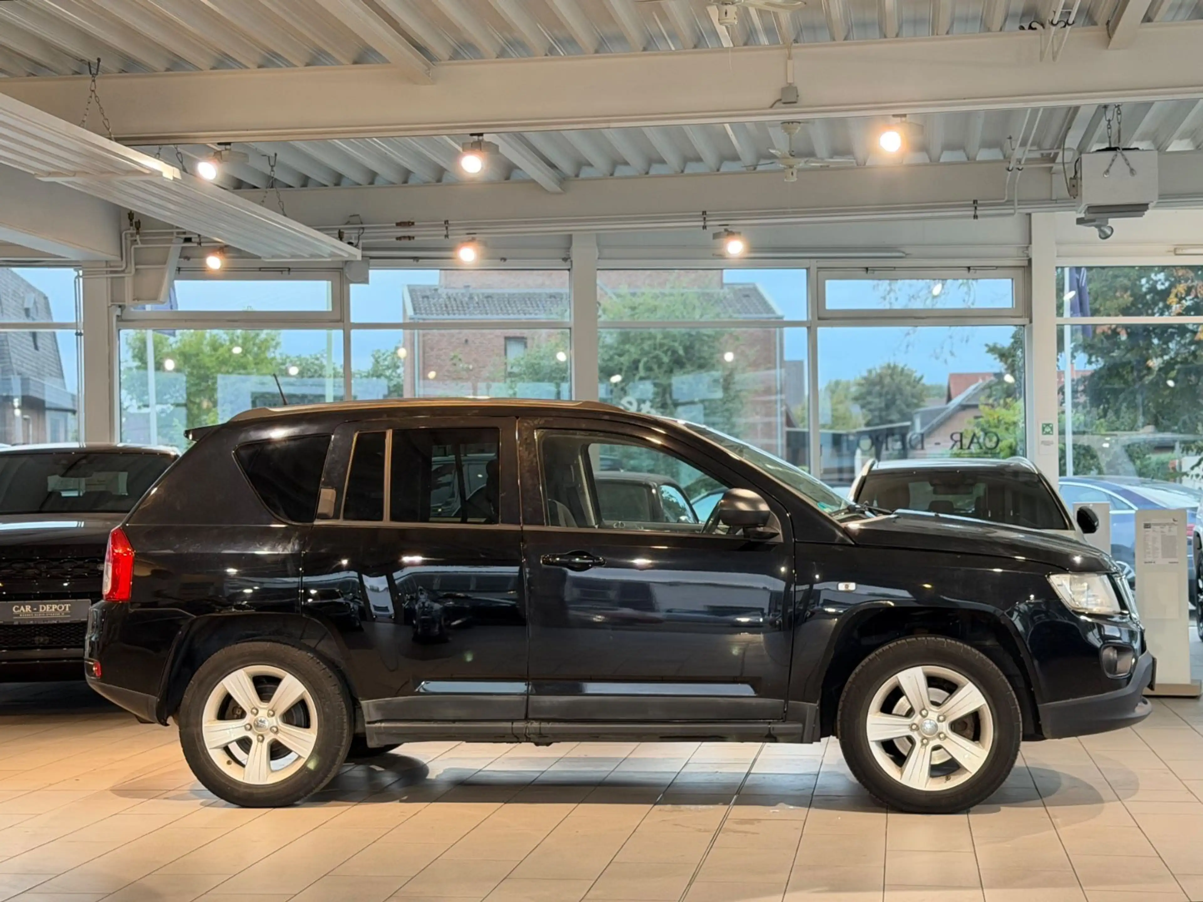Jeep Compass Sport 4x2*KLIMA*SHZ*USB*TEMP.*TÜV NEU* — photo 6