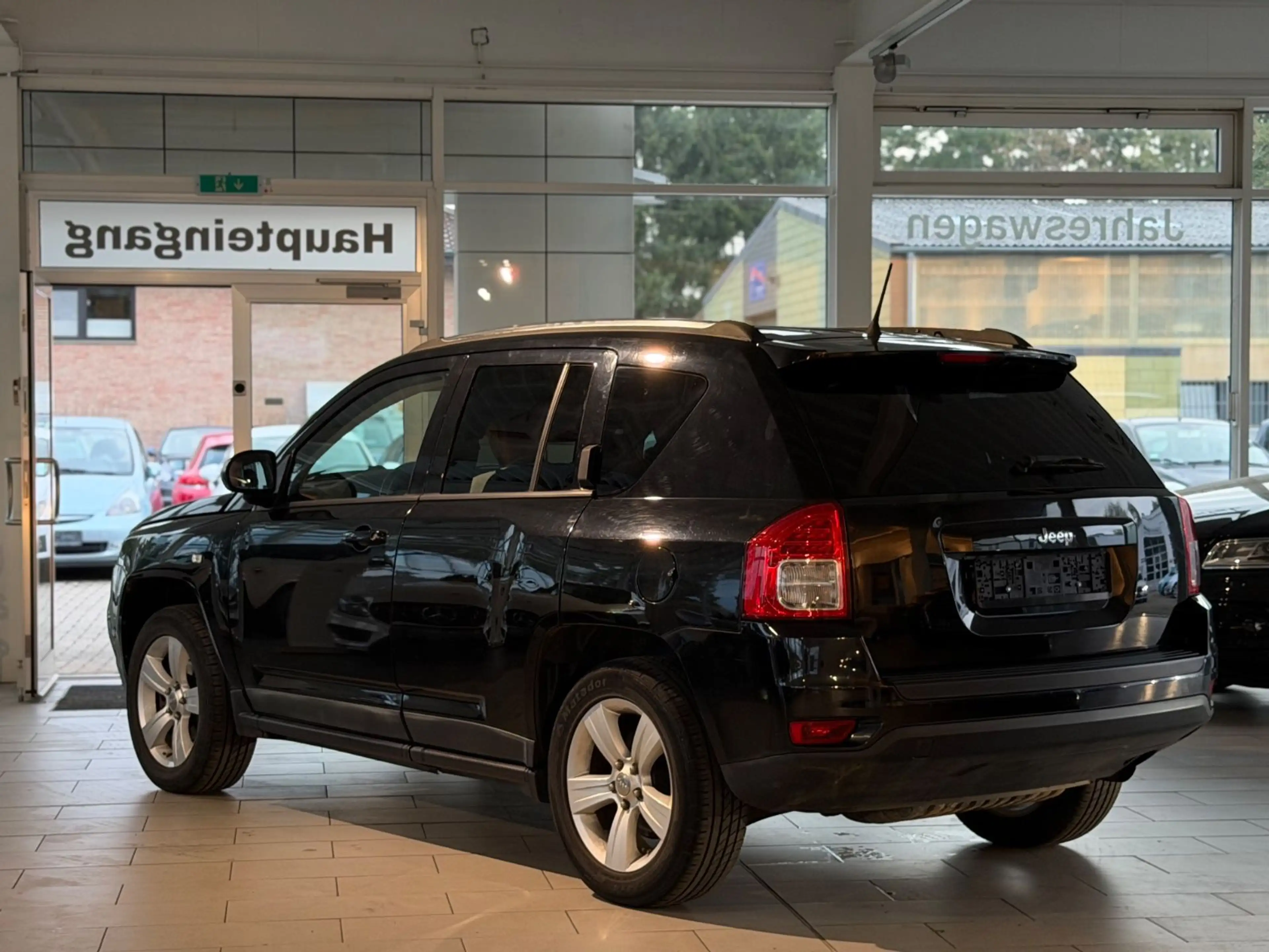Jeep Compass Sport 4x2*KLIMA*SHZ*USB*TEMP.*TÜV NEU* — photo 4