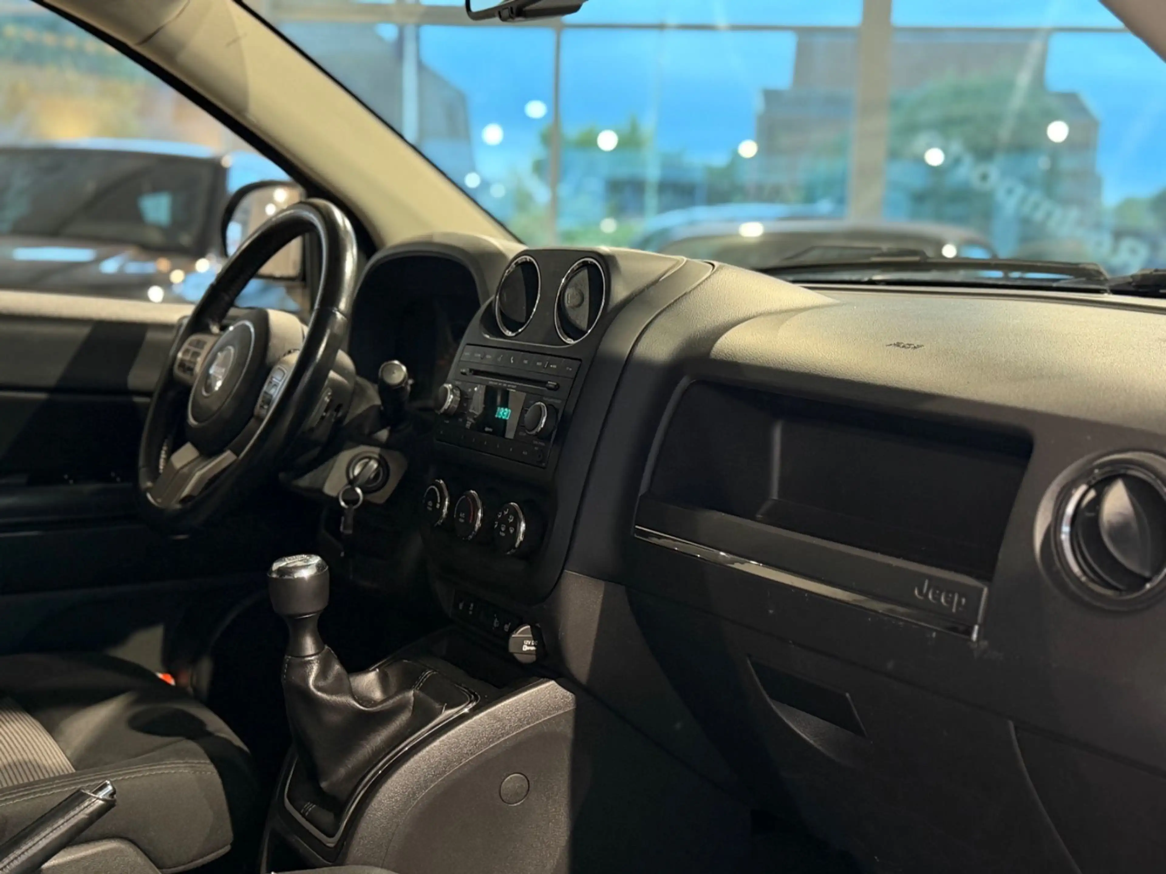 Jeep Compass Sport 4x2*KLIMA*SHZ*USB*TEMP.*TÜV NEU* — photo 15