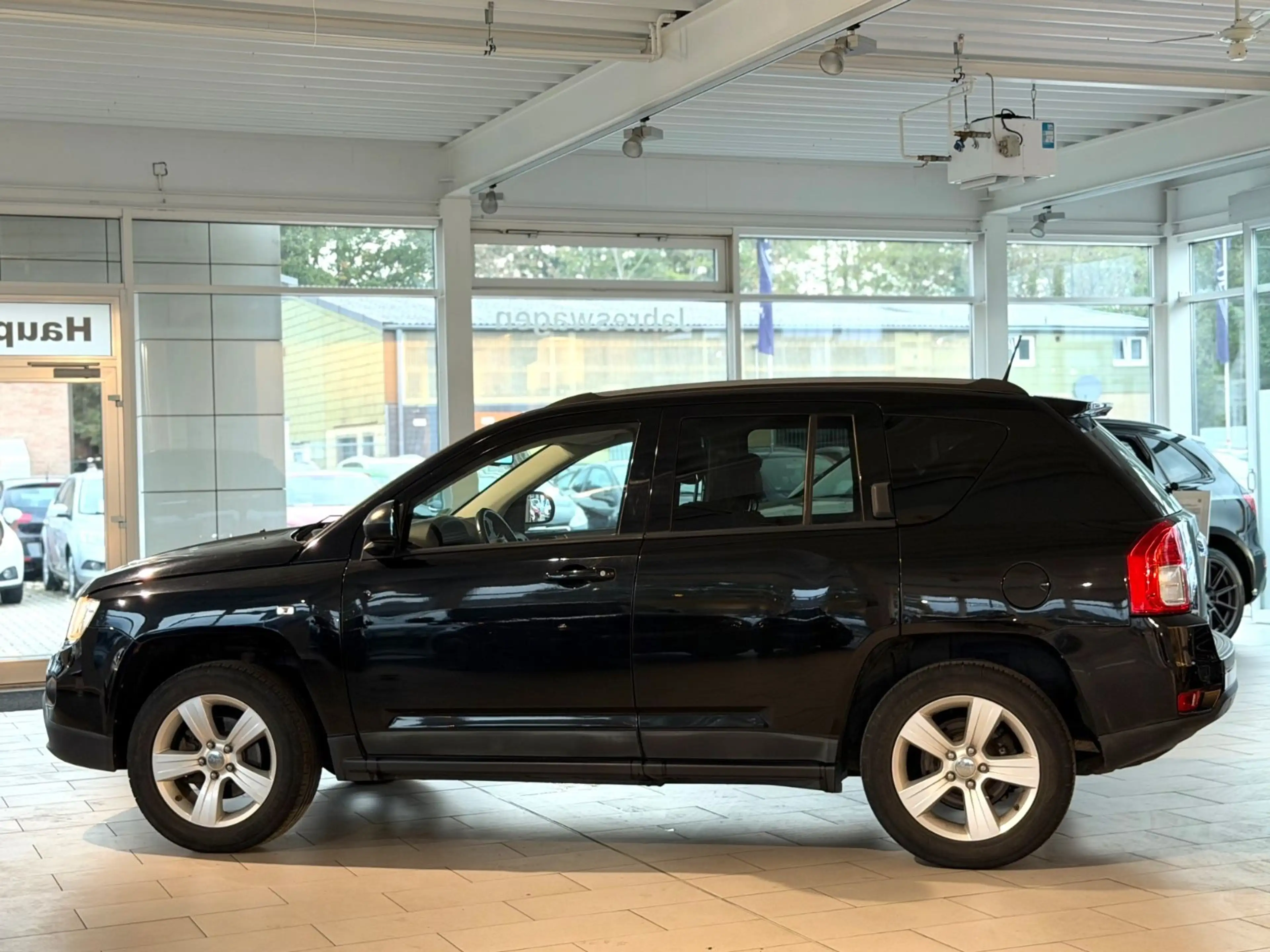 Jeep Compass Sport 4x2*KLIMA*SHZ*USB*TEMP.*TÜV NEU* — photo 3