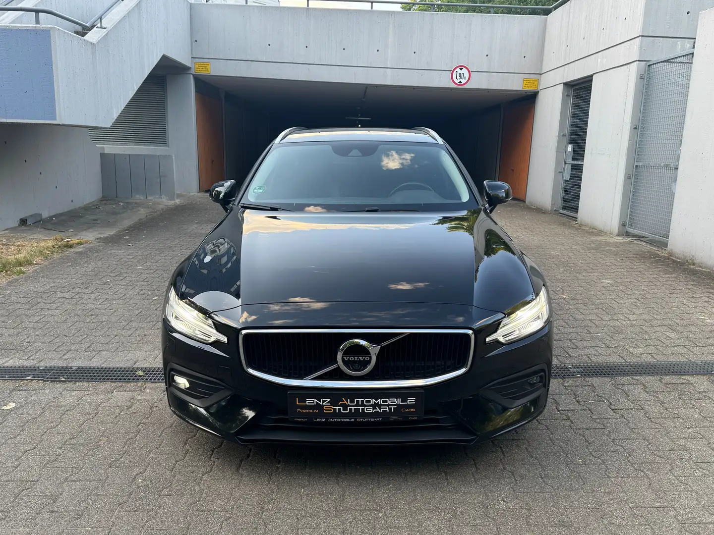 Volvo V60 Momentum,LED,.ACC,KAMERA 360,1 Hand Schwarz - 2