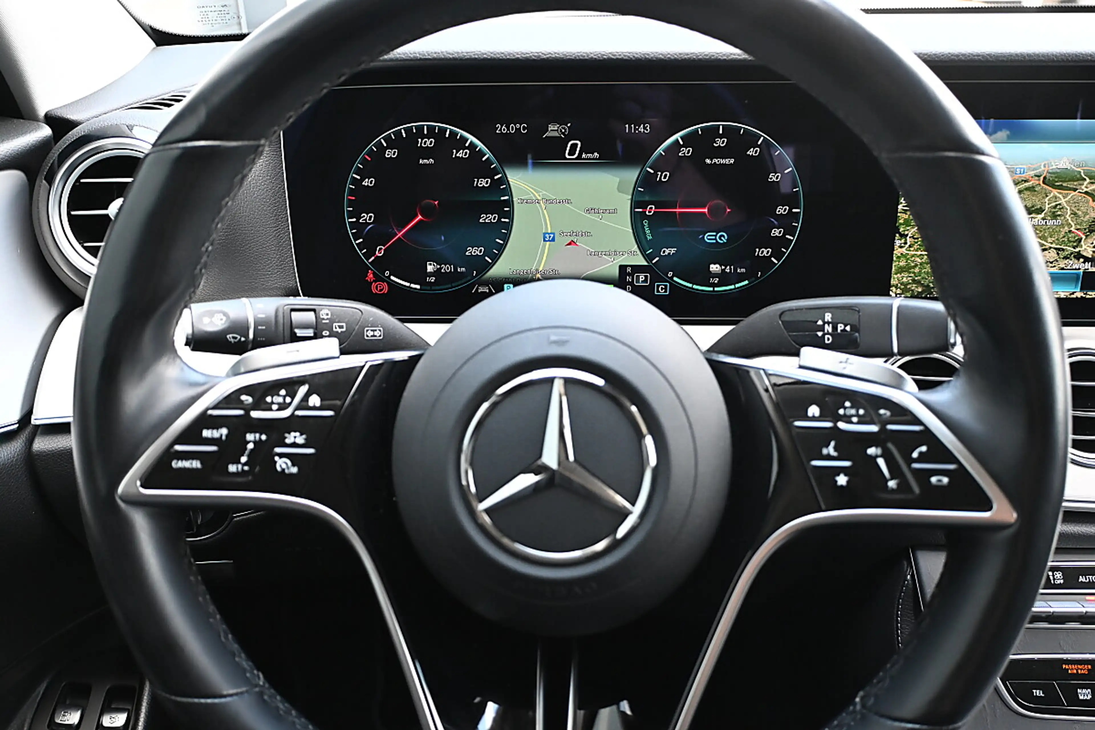 Mercedes-Benz E 300 e PHEV T Aut. AMG ACC, AHK elektr., LED, Navi, ... — photo 14