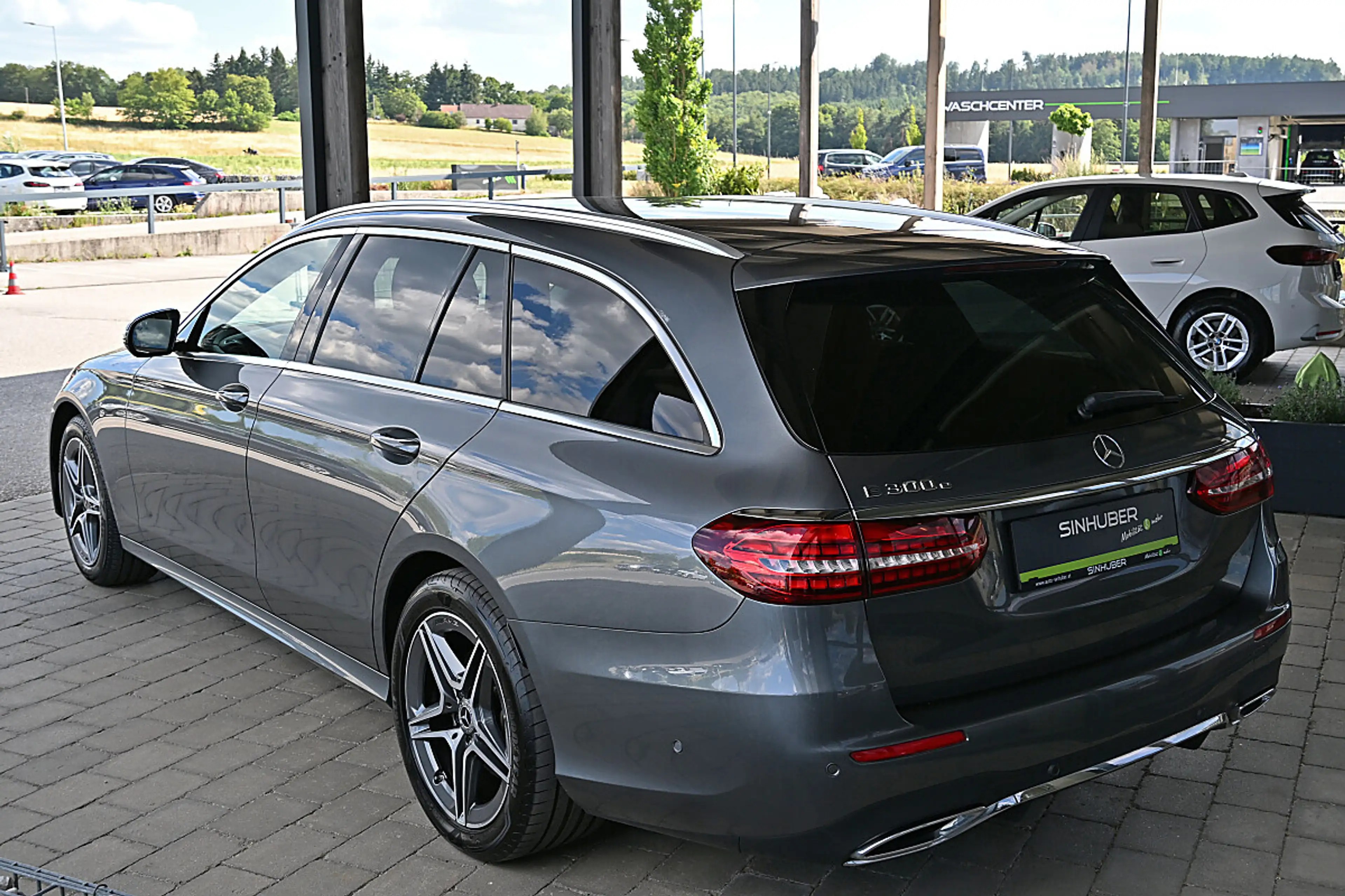 Mercedes-Benz E 300 e PHEV T Aut. AMG ACC, AHK elektr., LED, Navi, ... — photo 3