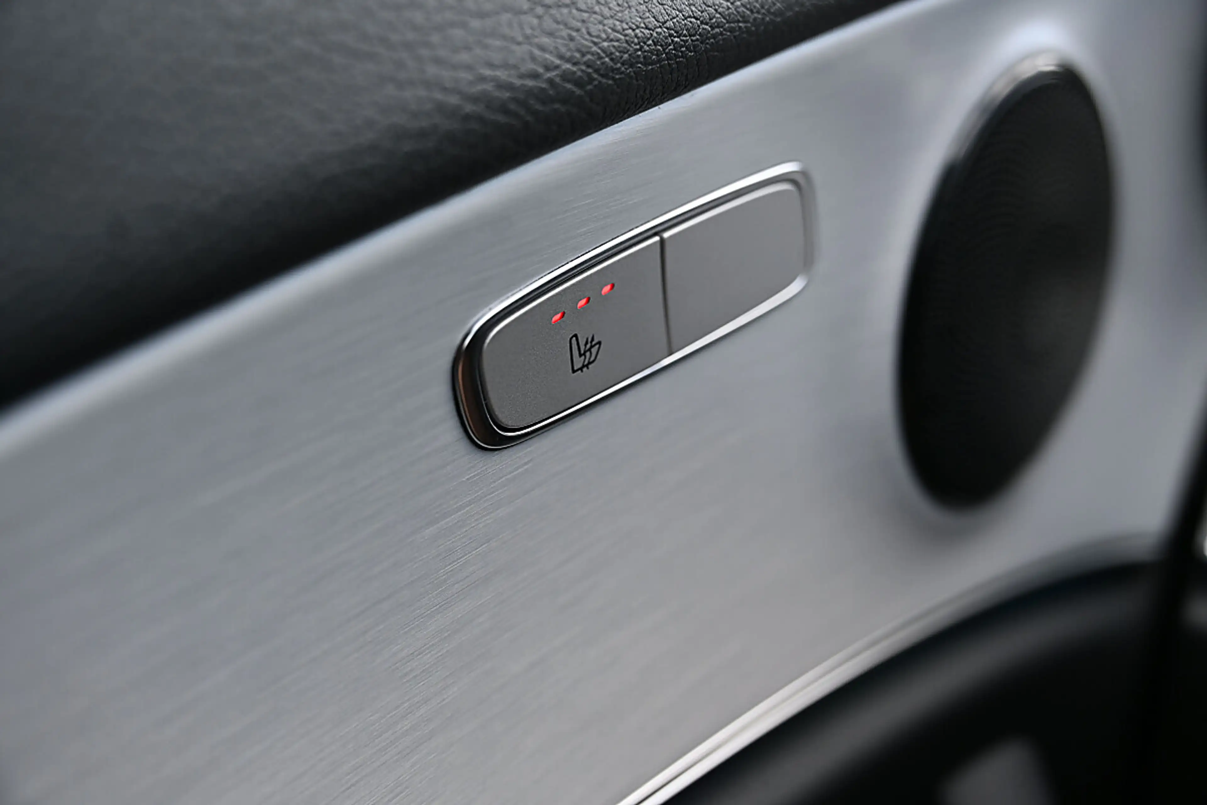 Mercedes-Benz E 300 e PHEV T Aut. AMG ACC, AHK elektr., LED, Navi, ... — photo 7