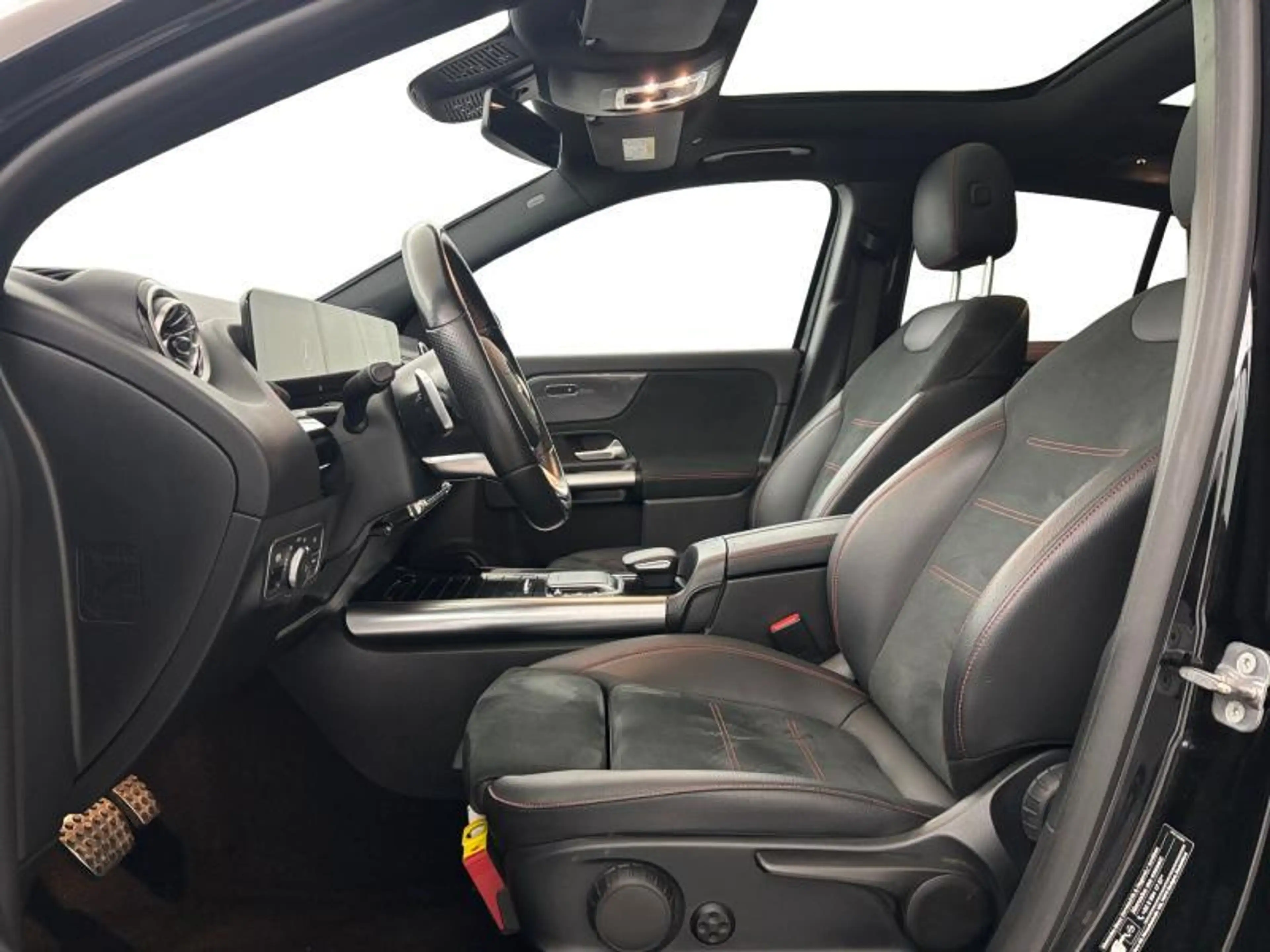 Mercedes-Benz GLA 180 Pack AMG | 1.4 Essence 136cv | Boite auto | GPS | — photo 10