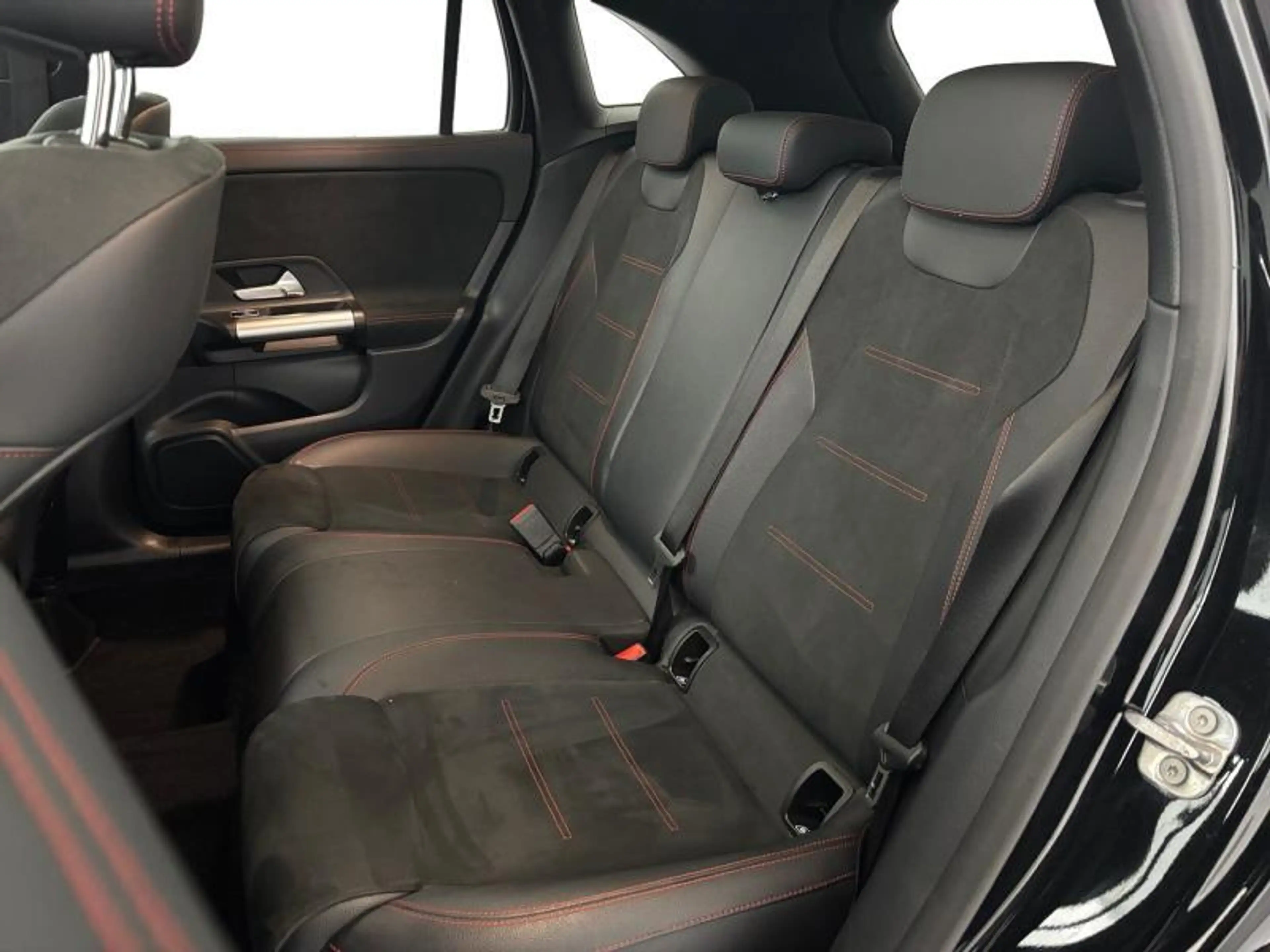 Mercedes-Benz GLA 180 Pack AMG | 1.4 Essence 136cv | Boite auto | GPS | — photo 14