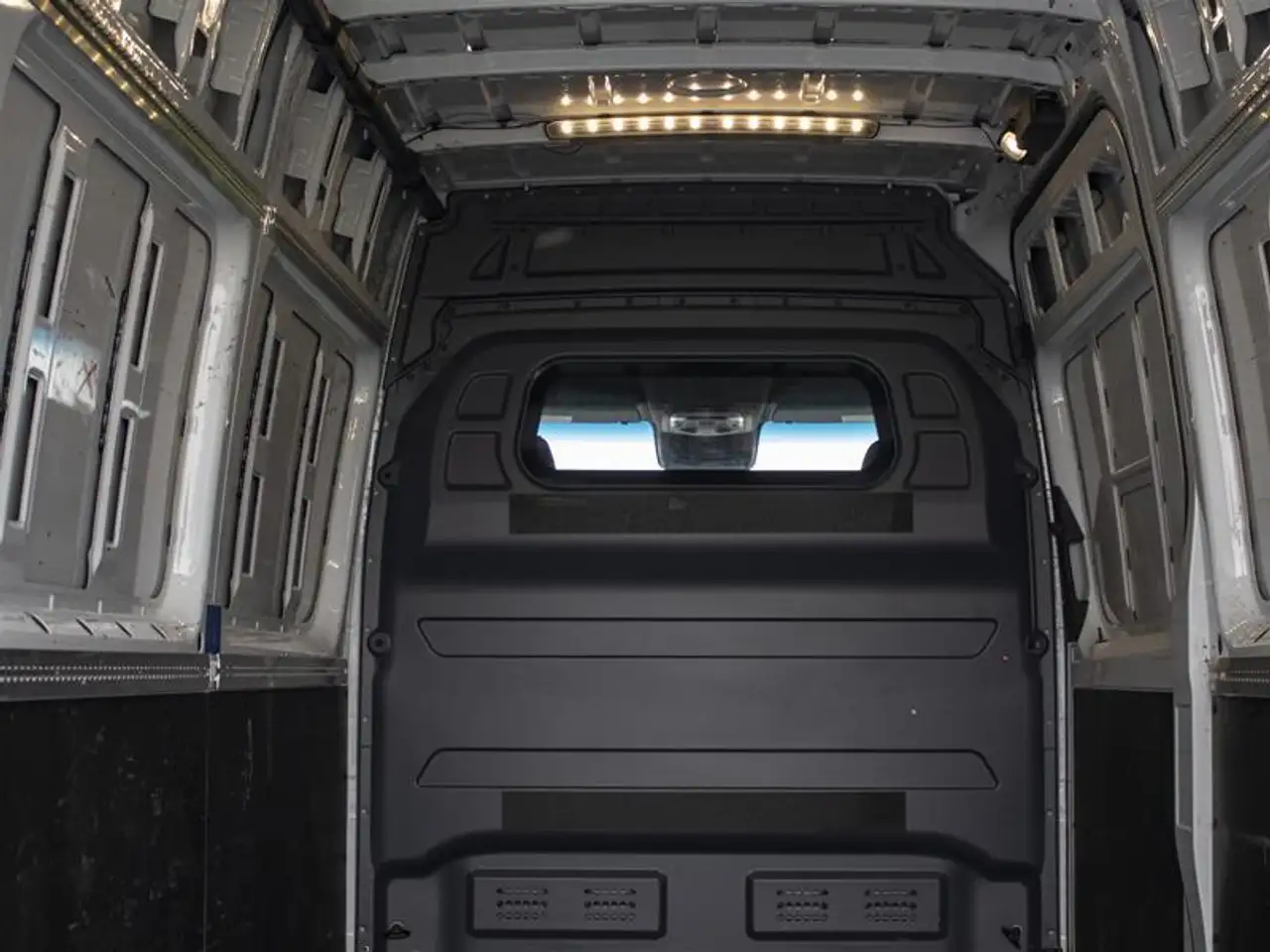 Mercedes-Benz Sprinter снимка Mercedes-Benz Sprinter