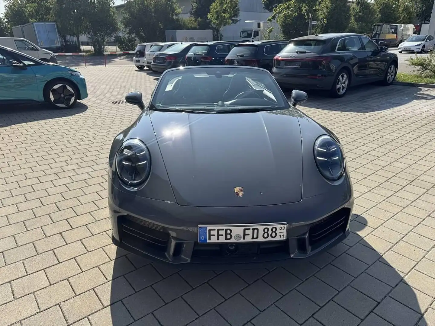 Porsche 992 Cabriolet *EXCLUSIVE MANUFAKTUR* FACELIFT Grau - 2