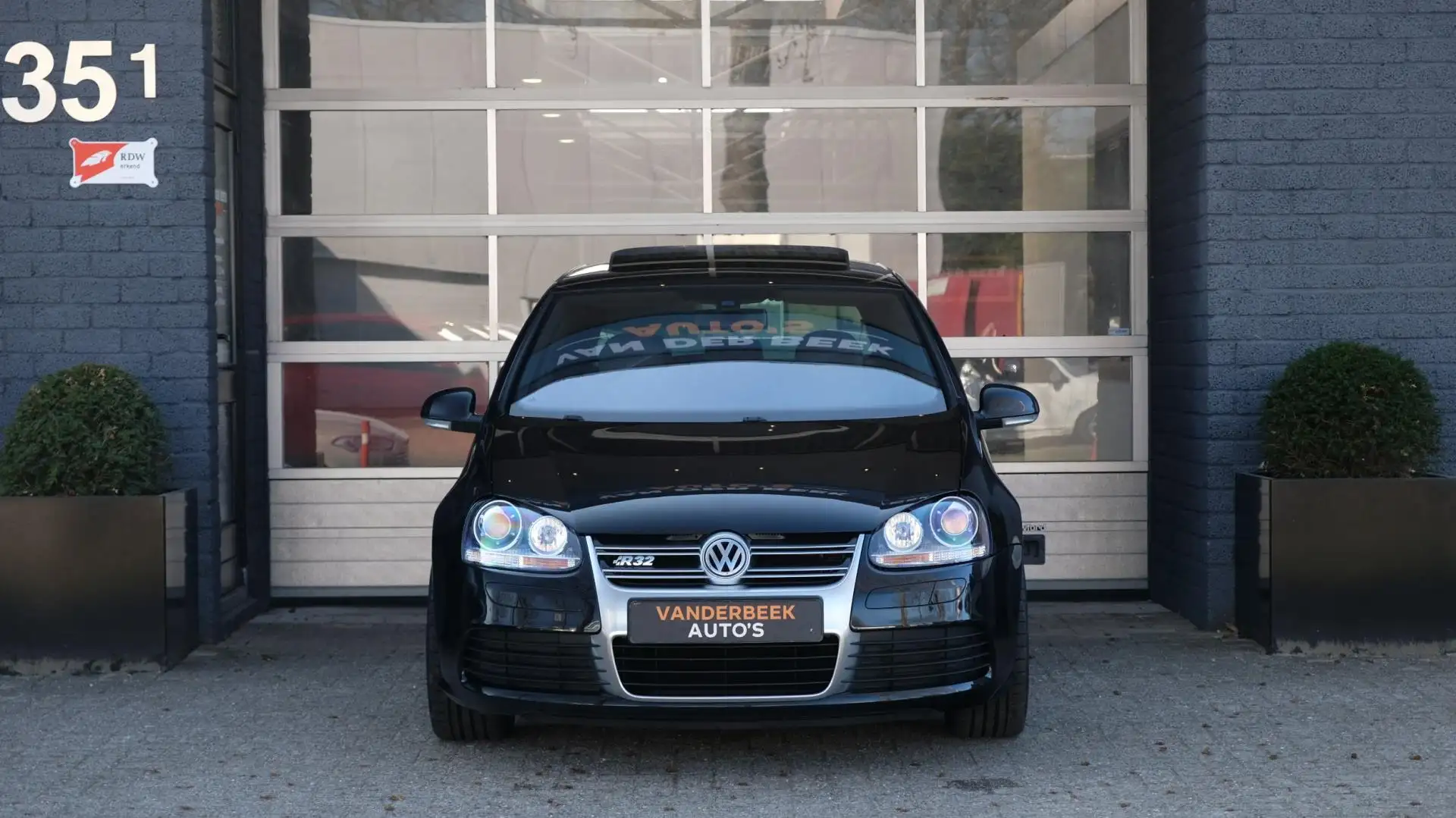 Volkswagen Golf 3.2 R32 250PK DSG CRUISE LEDER SCHUIFDAK Zwart - 2