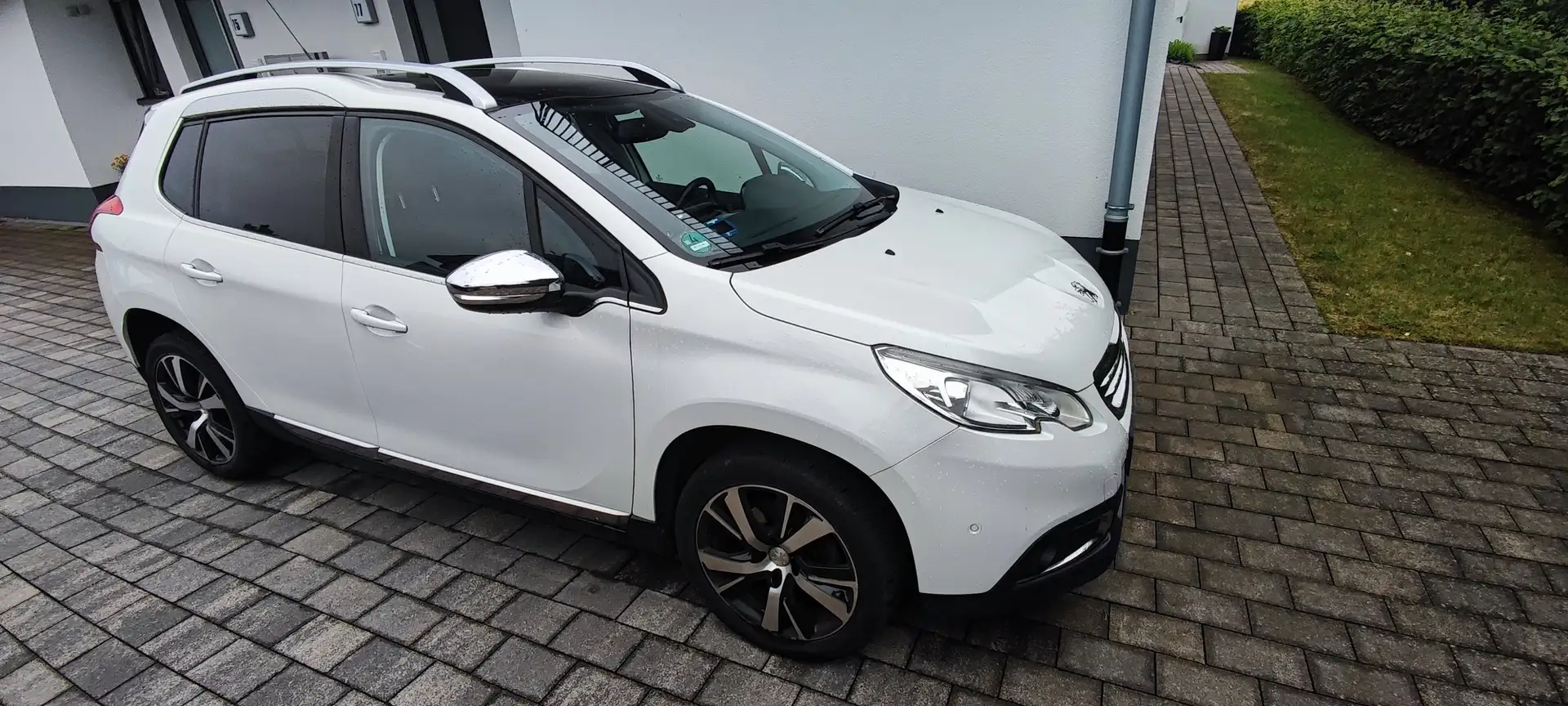 Peugeot 2008 2008 120 VTI Allure Weiß - 2