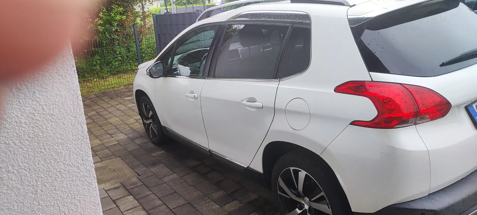 Peugeot 2008 2008 120 VTI Allure Weiß - 1
