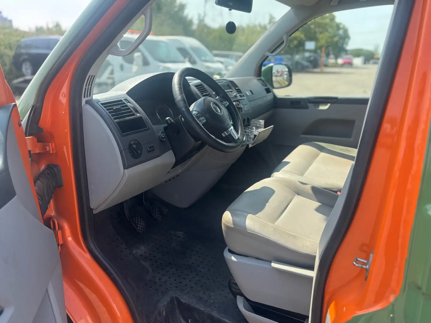 Volkswagen T5 Transporter Kombi lang Orange - 2