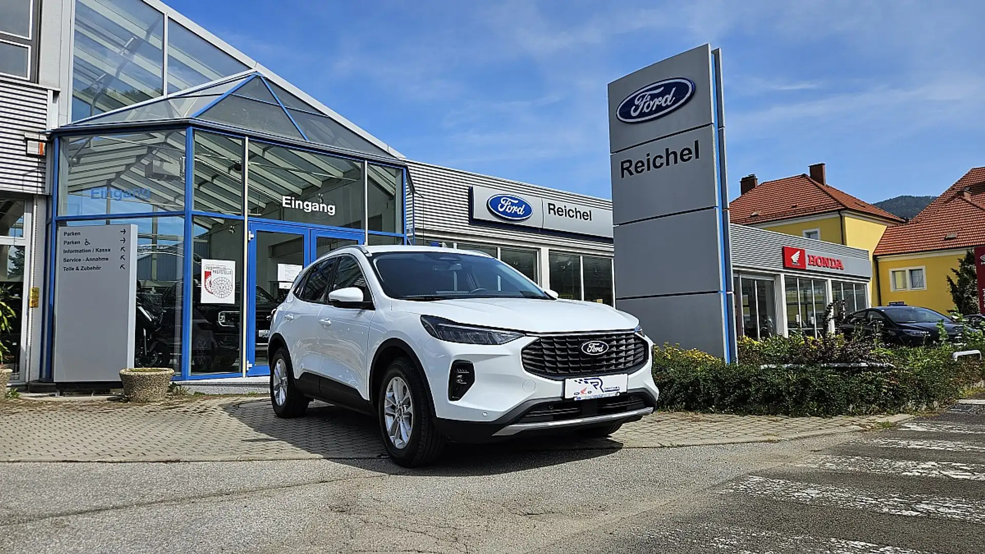 Ford Kuga 2,5 Duratec FHEV Titanium Aut. Weiß - 1