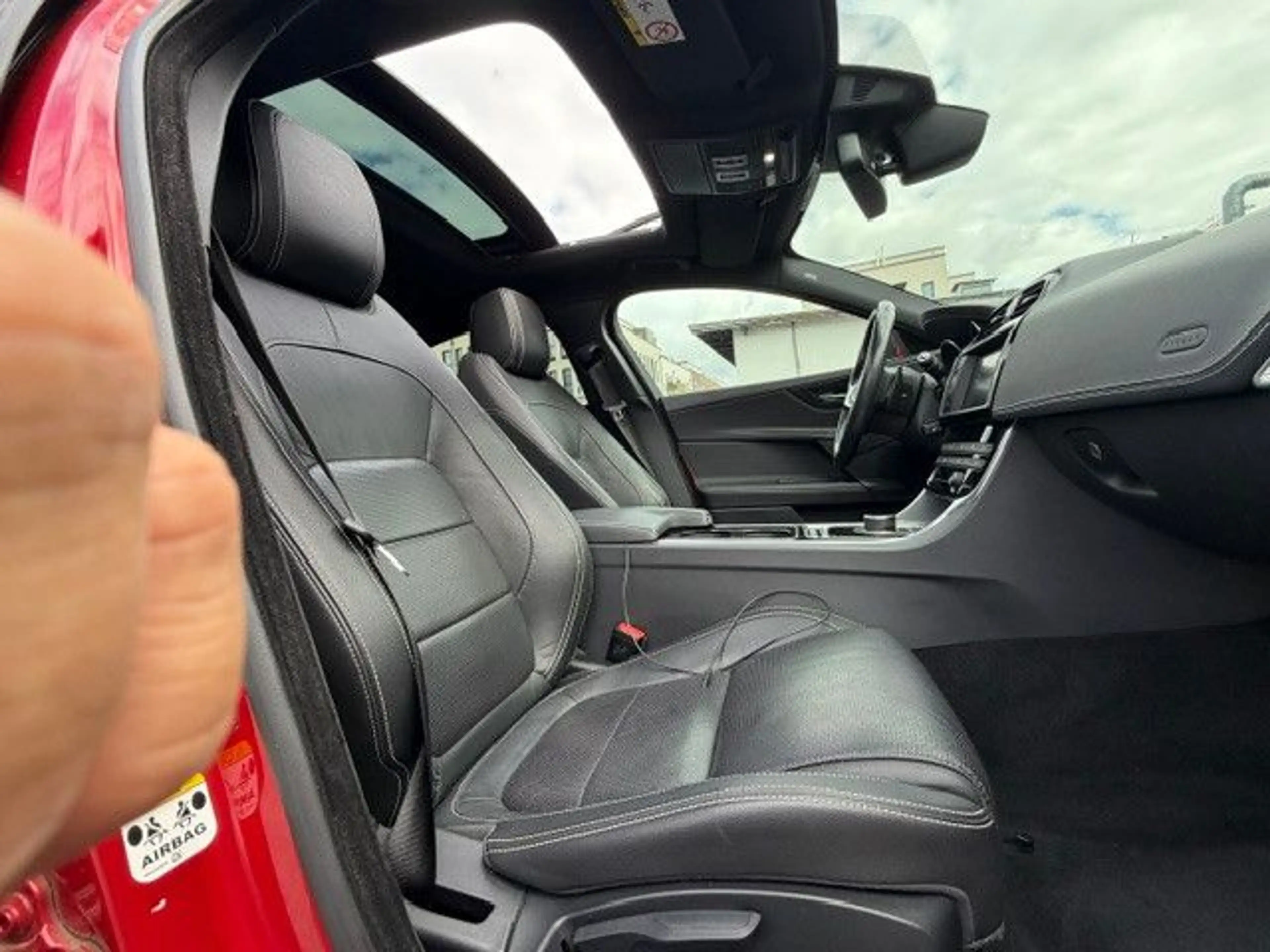 Jaguar XE R-Sport 1 Hand — photo 14