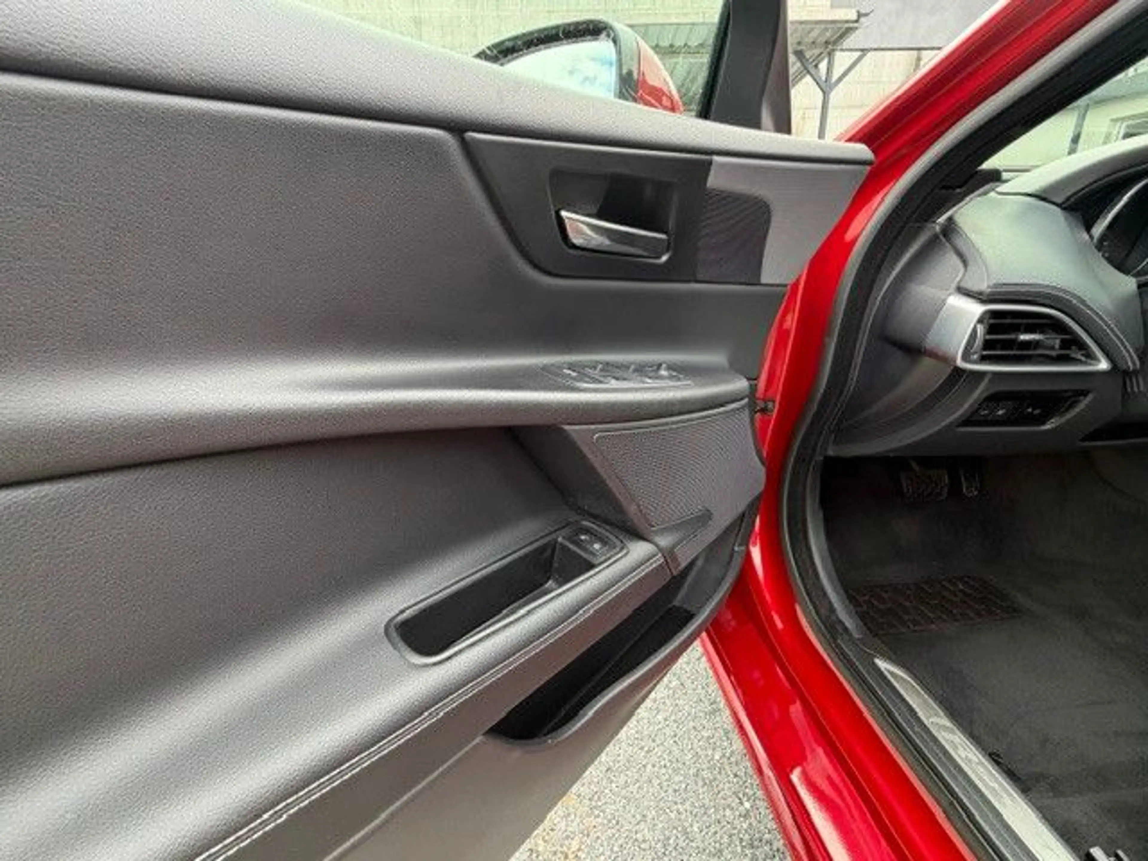 Jaguar XE R-Sport 1 Hand — photo 8