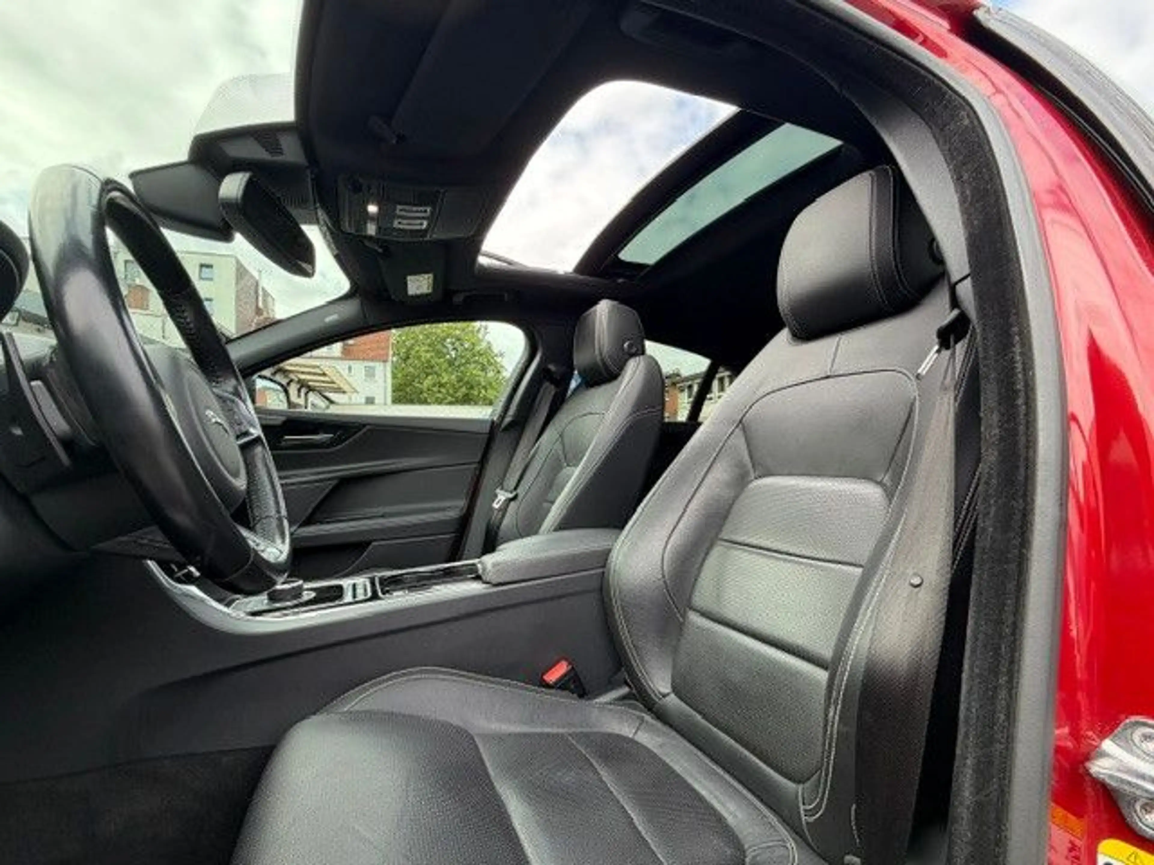 Jaguar XE R-Sport 1 Hand — photo 10