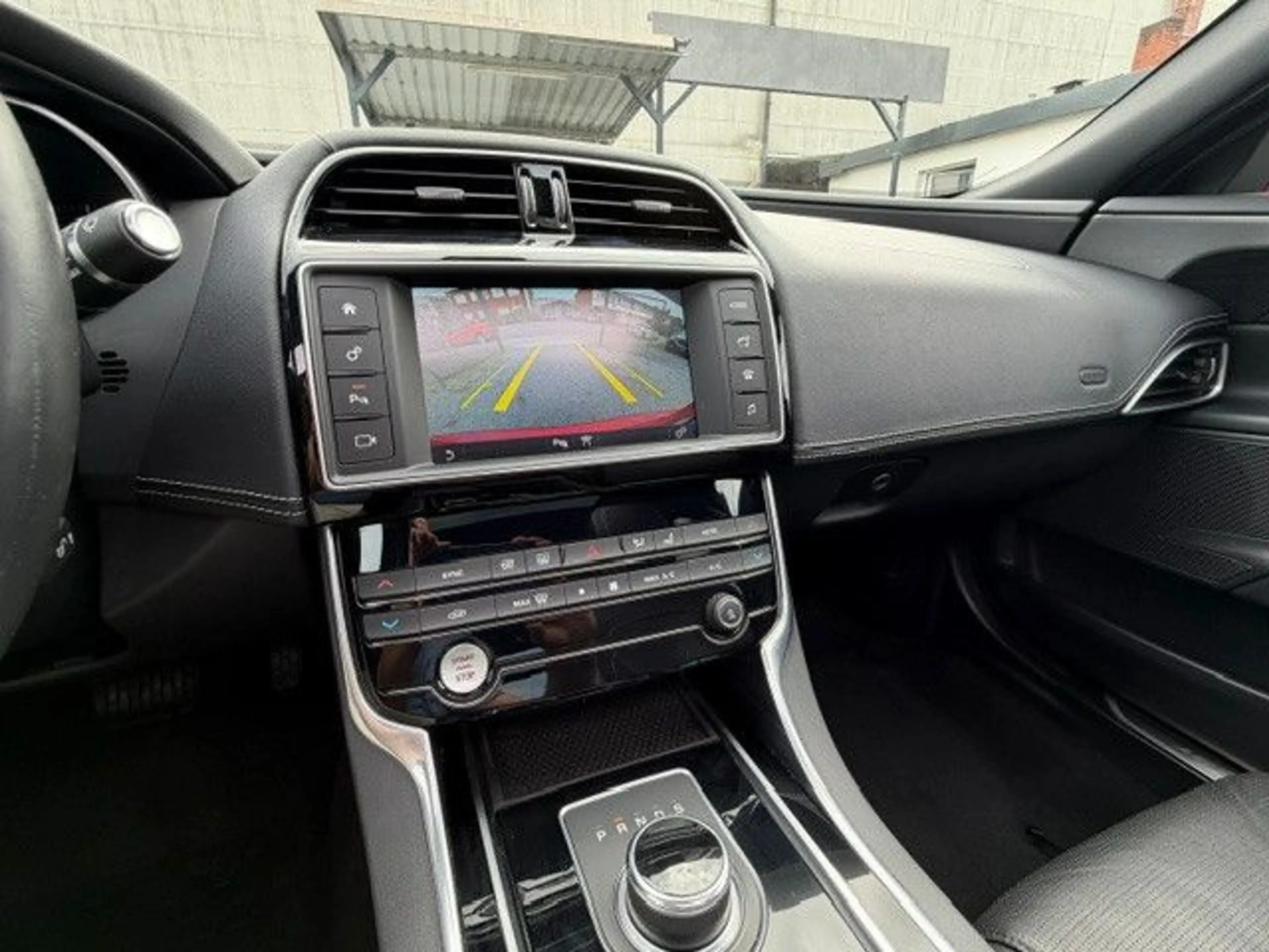 Jaguar XE R-Sport 1 Hand — photo 11