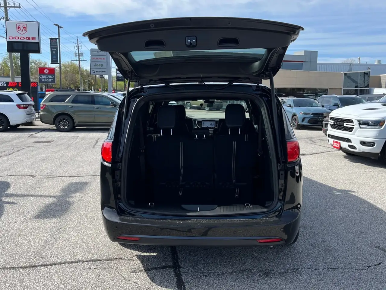 Chrysler Grand Caravan снимка Chrysler Grand Caravan