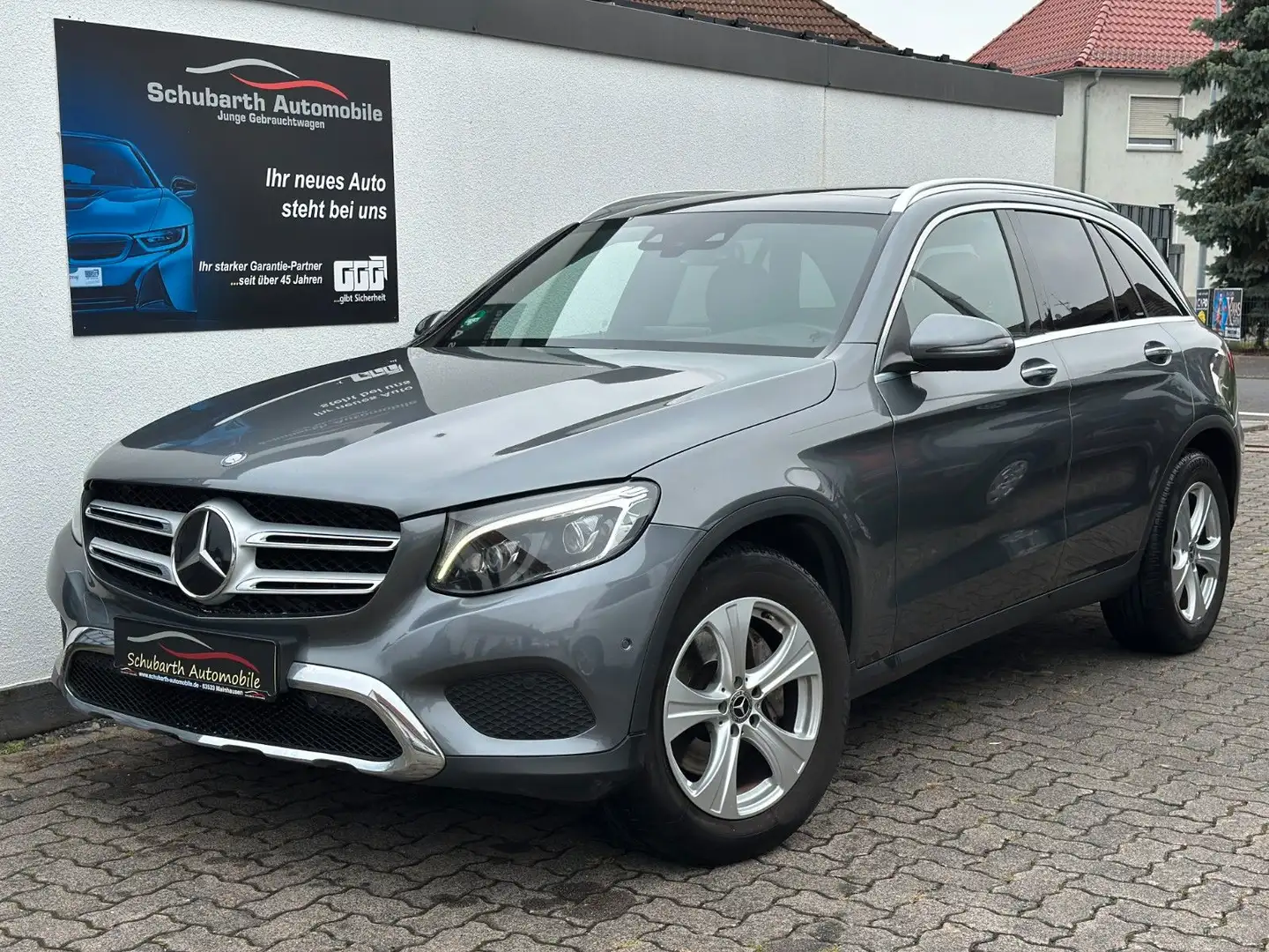 Mercedes-Benz GLC 250 d 4Matic AMG Leder Pano AHK Navi HUD ACC LED Shzg Gris - 1