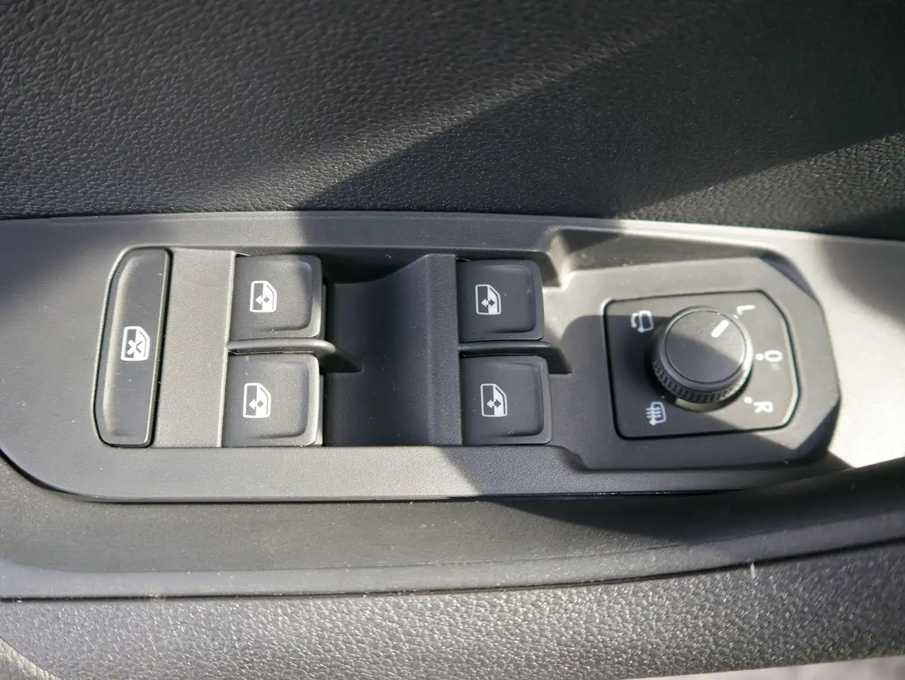 Skoda Karoq Sportline 2.0 TSI 4x4 DSG DSG*ACC*AHK-SCHWENKBA..., миниатюра 9
