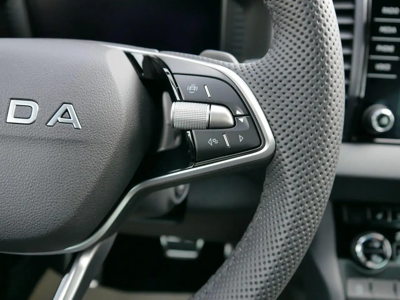 Skoda Karoq Sportline 2.0 TSI 4x4 DSG DSG*ACC*AHK-SCHWENKBA..., миниатюра 13