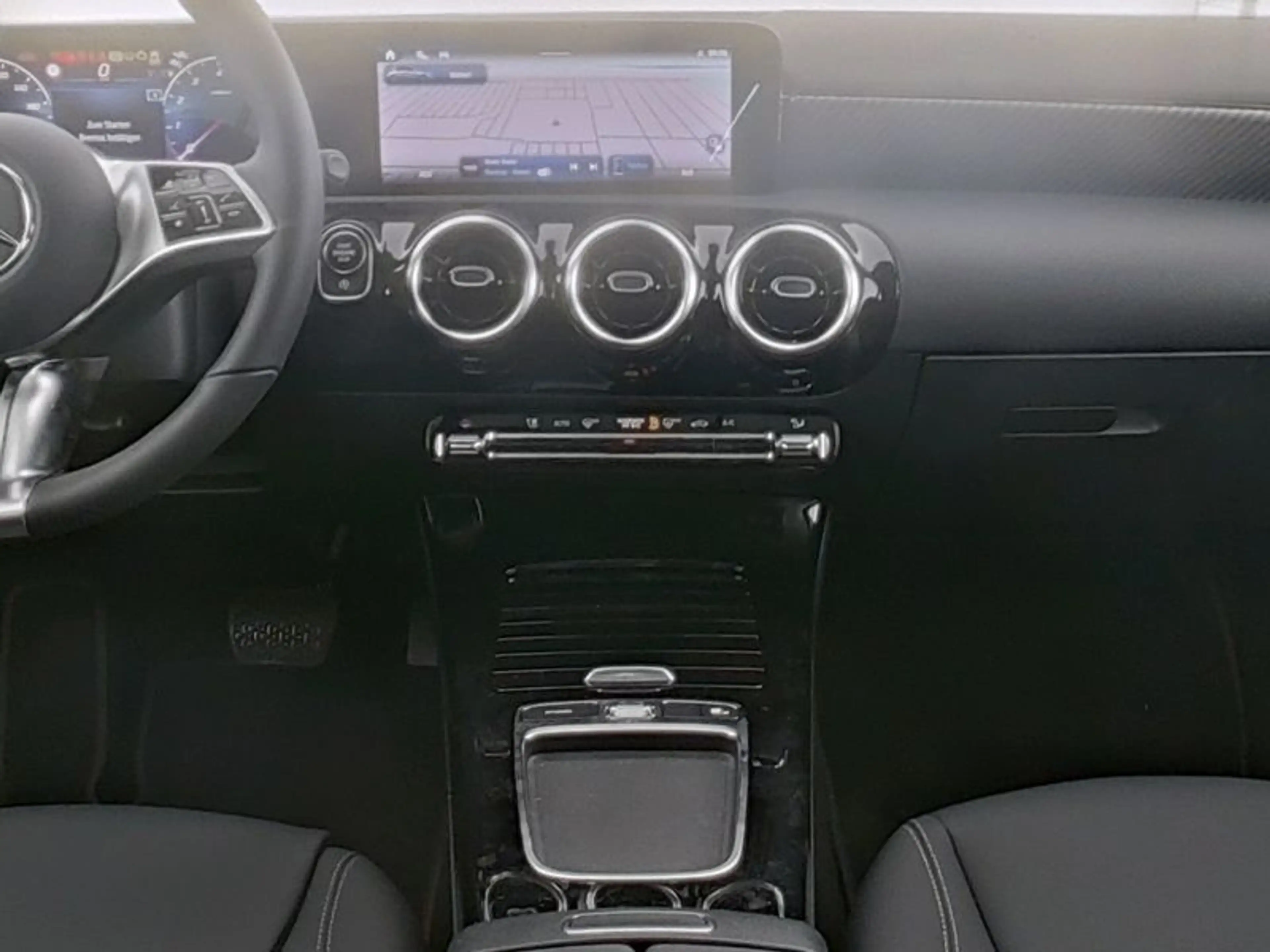 Mercedes-Benz A 180 Progressive/Multibeam/Cam/Smartphone-Intg — photo 8