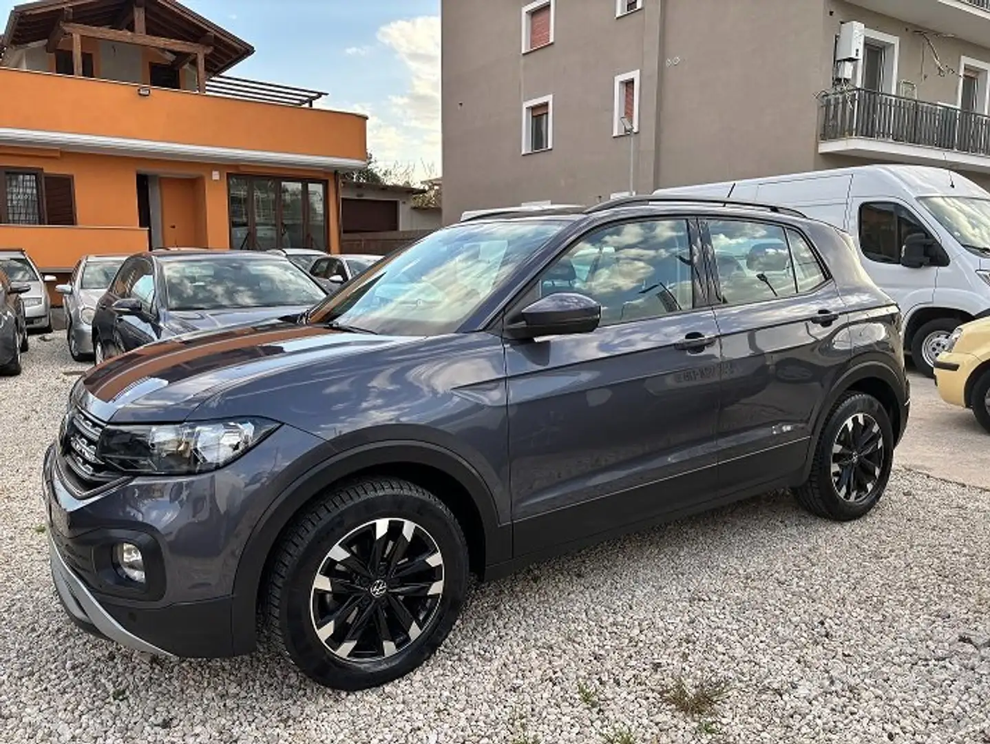 Volkswagen T-Cross 1.0 TSI 110 cv DSG STYLE Gris - 2