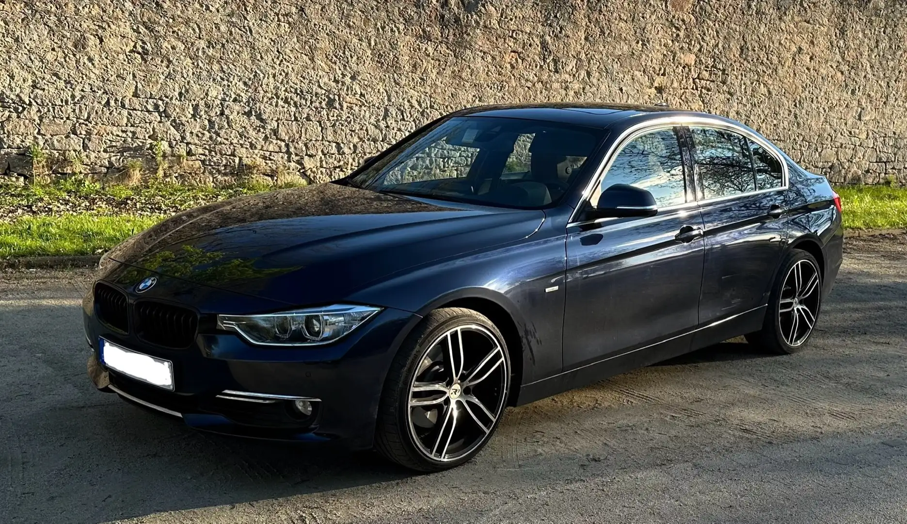 BMW 330 d Limousine Luxury *HeadUp*KeyLess*Xenon*… Blau - 1